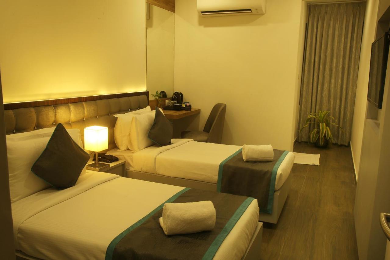 Park Iris Hotels, Mg Road Vijayawāda Exteriör bild